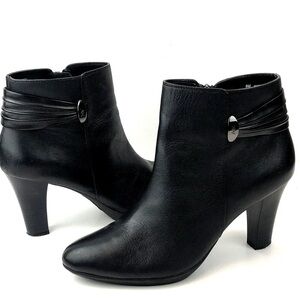 AK Anne Klein Black Smooth Leather Heeled Ankle Boot AKASHLINGG Rubber Sole Hot